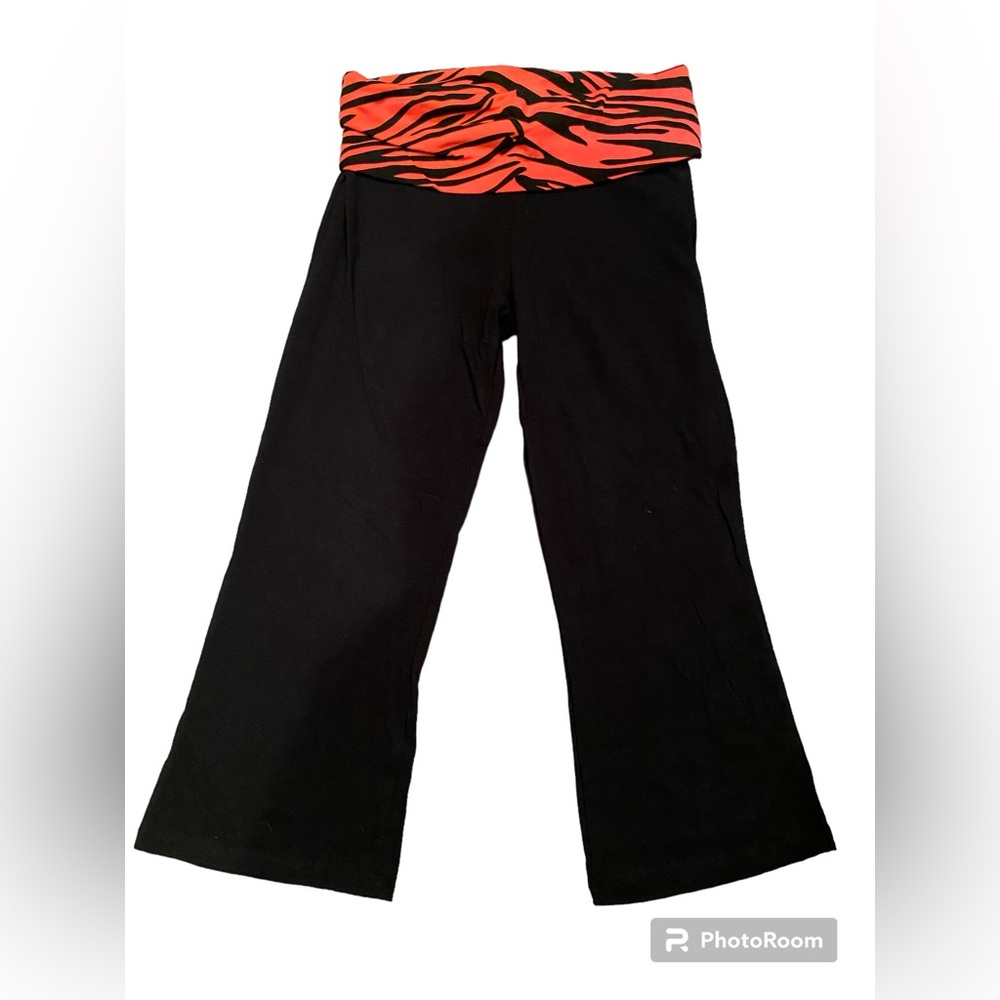 Graine Pink / Black Tiger Striped Capris
